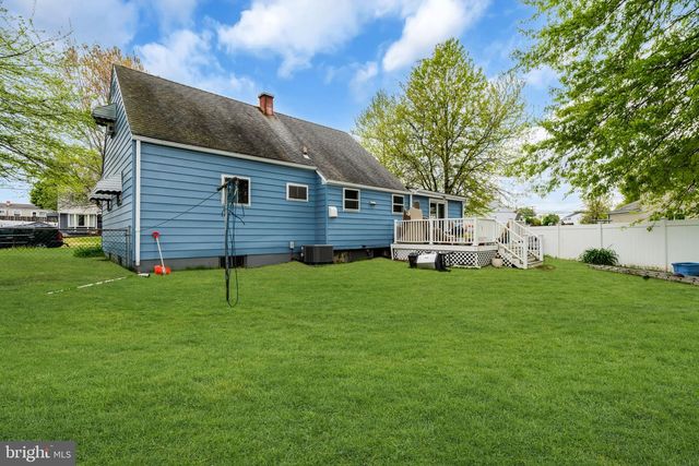 15 FRANCINE DR, Trenton, NJ 08610