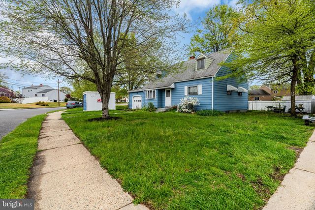 15 FRANCINE DR, Trenton, NJ 08610