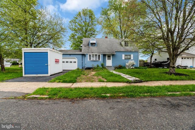 15 FRANCINE DR, Trenton, NJ 08610