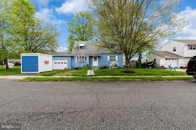 15 FRANCINE DR, Trenton, NJ 08610