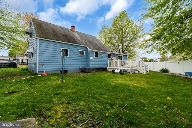 15 FRANCINE DR, Trenton, NJ 08610