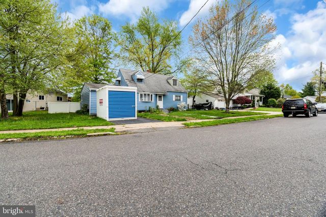 15 FRANCINE DR, Trenton, NJ 08610