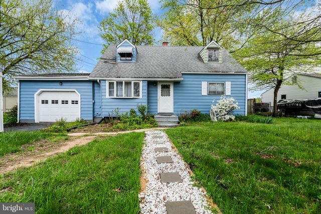15 FRANCINE DR, Trenton, NJ 08610