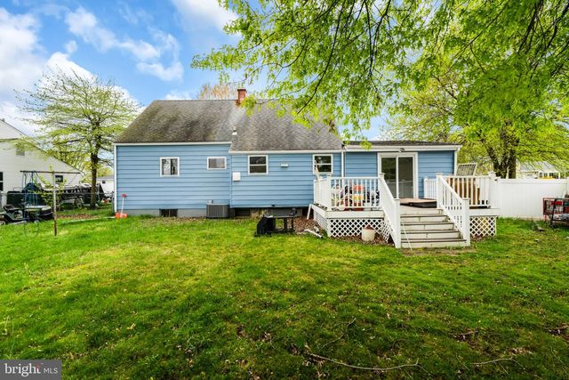 15 FRANCINE DR, Trenton, NJ 08610