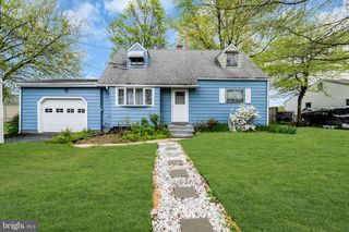 15 FRANCINE DR, Trenton, NJ 08610