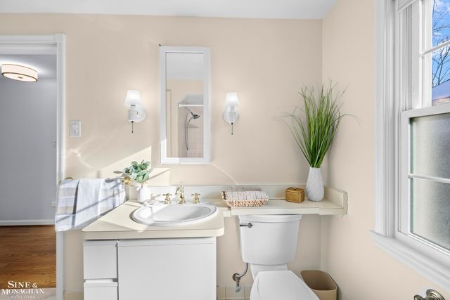 419 Maison Road, Grosse Pointe Farms, MI 48236