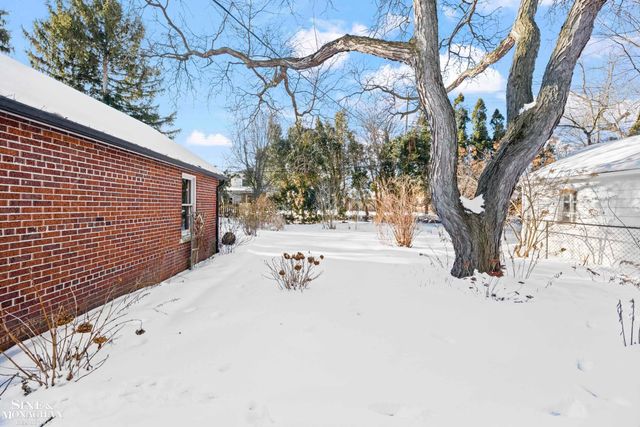 419 Maison Road, Grosse Pointe Farms, MI 48236