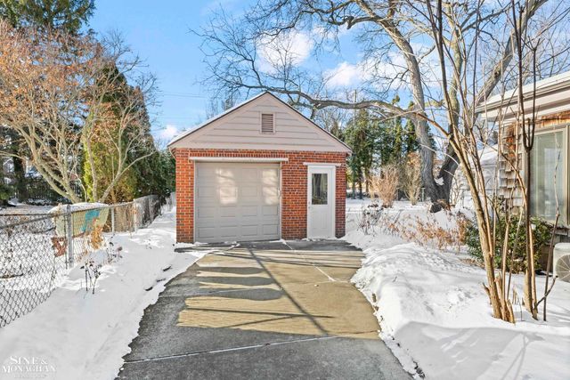 419 Maison Road, Grosse Pointe Farms, MI 48236