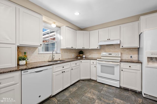 419 Maison Road, Grosse Pointe Farms, MI 48236