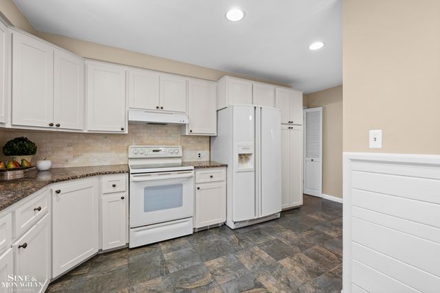 419 Maison Road, Grosse Pointe Farms, MI 48236