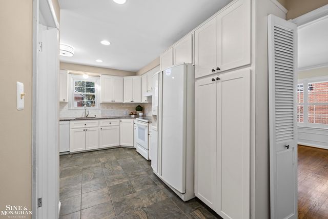 419 Maison Road, Grosse Pointe Farms, MI 48236