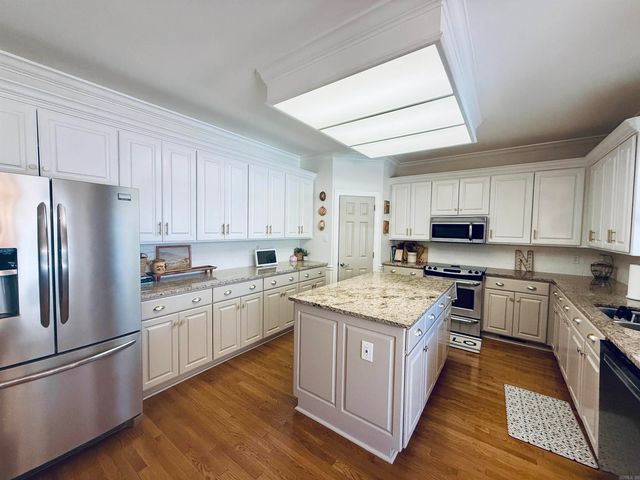 17 Chatel Drive, Little Rock, AR 72223