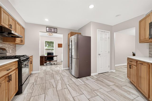 9909 Kingfisher Drive, Conroe, TX 77385