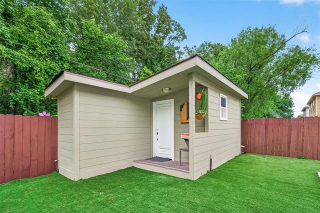 9909 Kingfisher Drive, Conroe, TX 77385