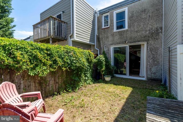 2225 PEMBERTON ST, Philadelphia, PA 19146