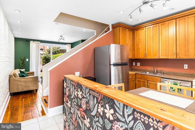 2225 PEMBERTON ST, Philadelphia, PA 19146