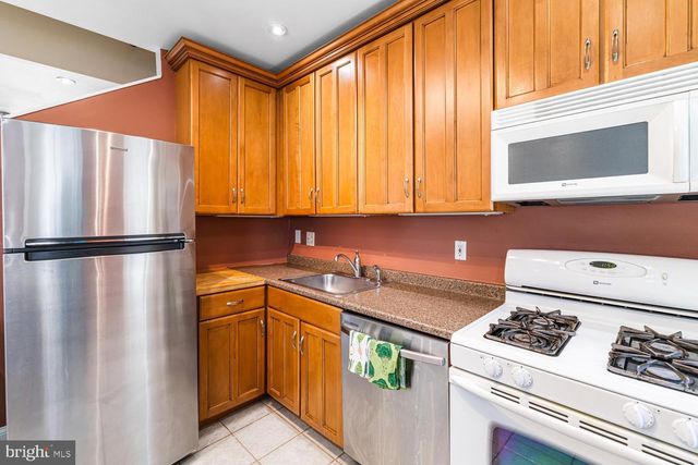 2225 PEMBERTON ST, Philadelphia, PA 19146