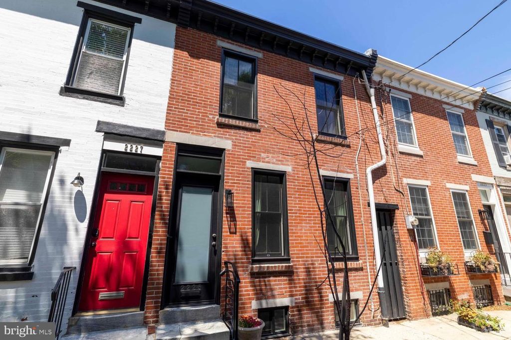 2225 PEMBERTON ST, Philadelphia, PA 19146