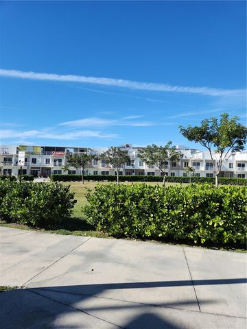 13937 SW 259th Way, Homestead, FL 33032