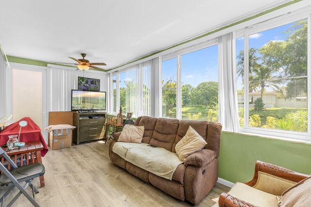4200 NW 52ND Avenue, Lauderdale Lakes, FL 33319
