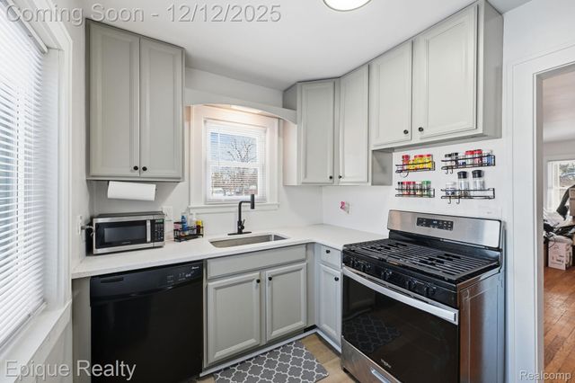 6080 Northrup Drive, Waterford Charter Township, MI 48329