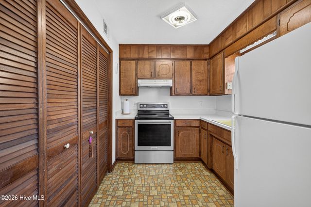 4821 W Lord Byron Road, Wilmington, NC 28405