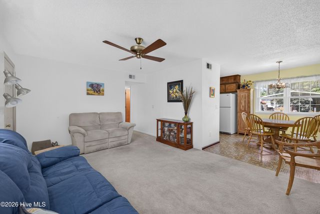 4821 W Lord Byron Road, Wilmington, NC 28405