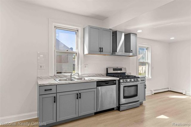 16 Alexander Street, River Rouge, MI 48218