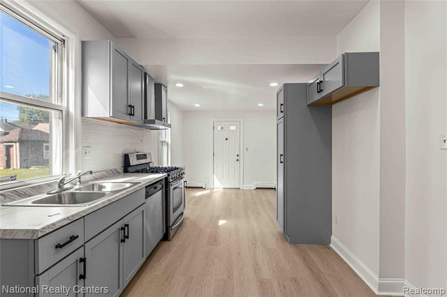 16 Alexander Street, River Rouge, MI 48218