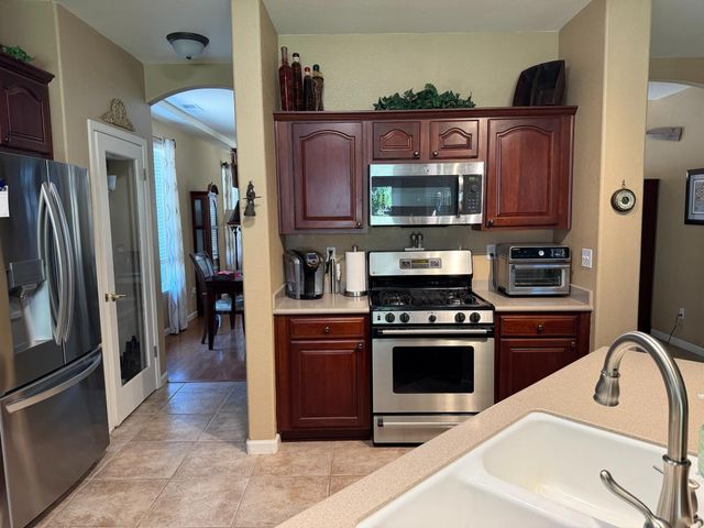 3200 Mont Cliff Ct, Modesto, CA 95355