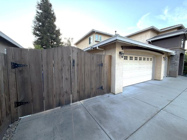 3200 Mont Cliff Ct, Modesto, CA 95355