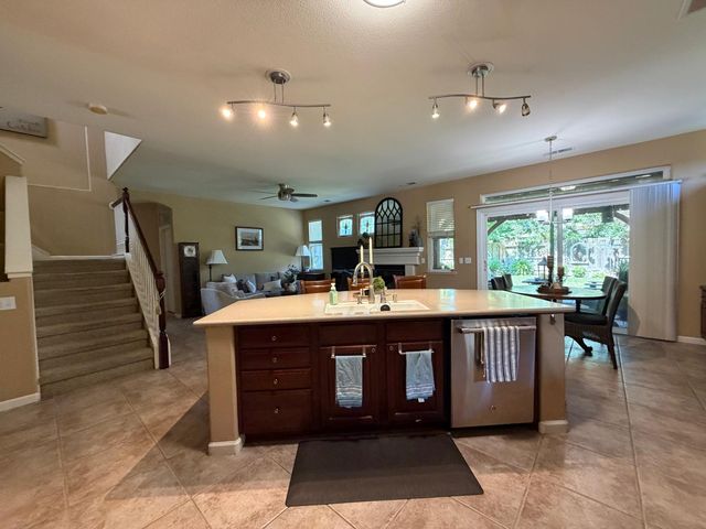3200 Mont Cliff Ct, Modesto, CA 95355