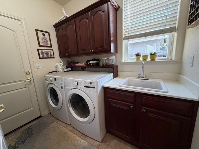 3200 Mont Cliff Ct, Modesto, CA 95355