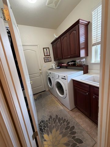 3200 Mont Cliff Ct, Modesto, CA 95355