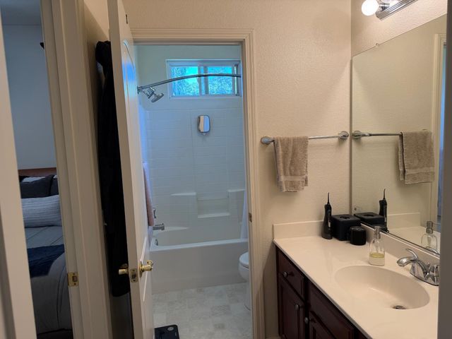 3200 Mont Cliff Ct, Modesto, CA 95355