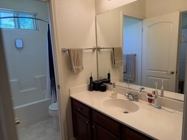 3200 Mont Cliff Ct, Modesto, CA 95355