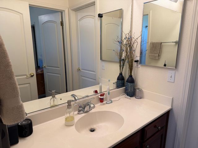 3200 Mont Cliff Ct, Modesto, CA 95355