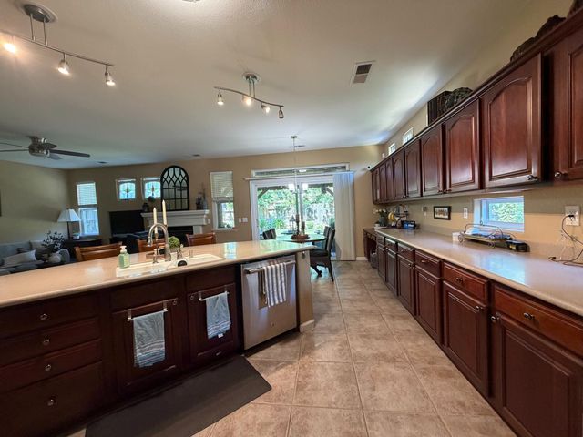 3200 Mont Cliff Ct, Modesto, CA 95355