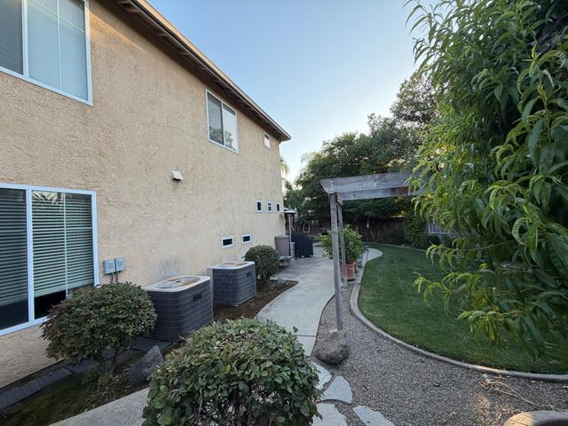3200 Mont Cliff Ct, Modesto, CA 95355