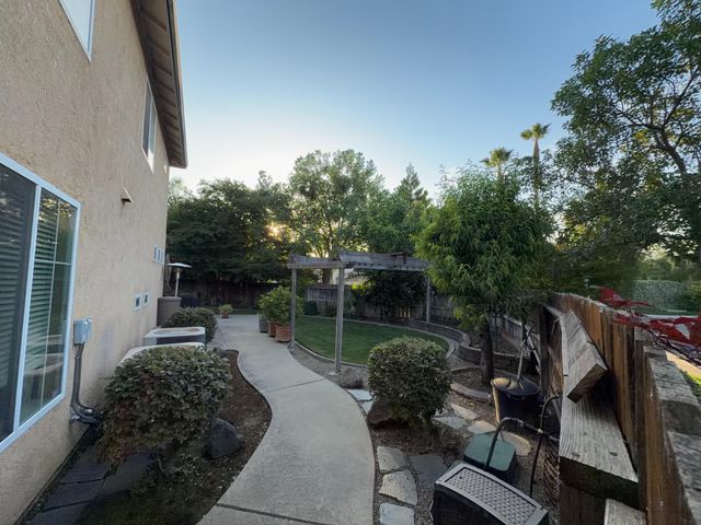 3200 Mont Cliff Ct, Modesto, CA 95355