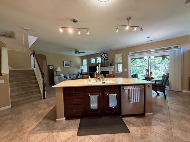 3200 Mont Cliff Ct, Modesto, CA 95355