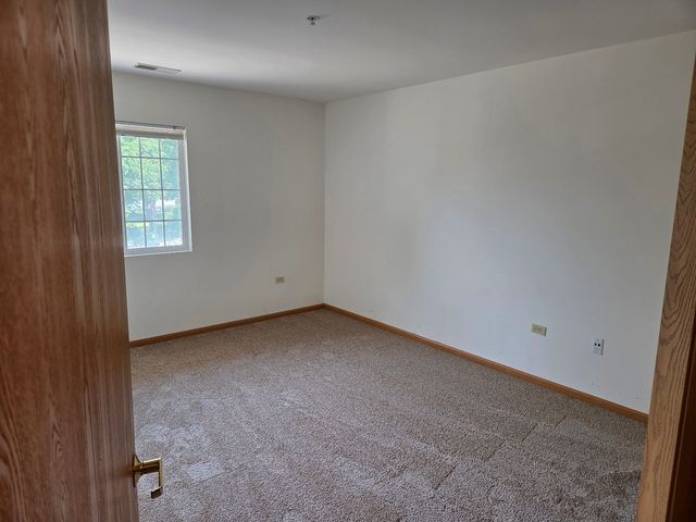 605 Barrington Avenue 358, East Dundee, IL 60118