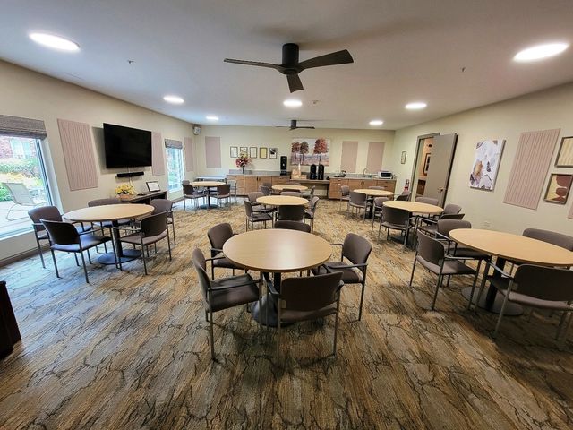 605 Barrington Avenue 358, East Dundee, IL 60118