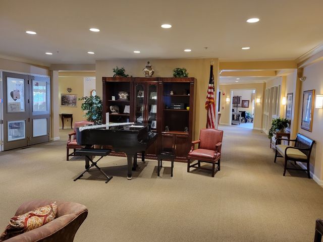 605 Barrington Avenue 358, East Dundee, IL 60118