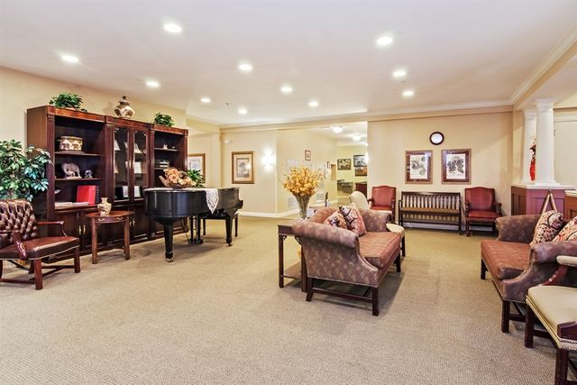 605 Barrington Avenue 358, East Dundee, IL 60118