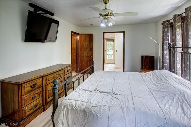 77 Carr Road, Hinckley, OH 44233