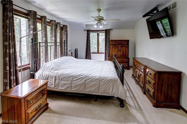 77 Carr Road, Hinckley, OH 44233