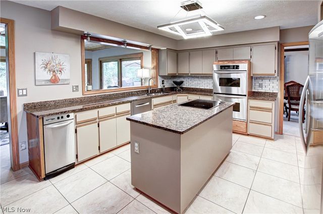 77 Carr Road, Hinckley, OH 44233