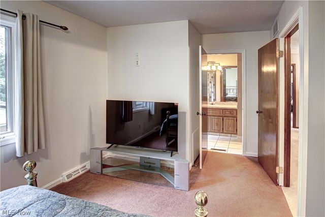 77 Carr Road, Hinckley, OH 44233