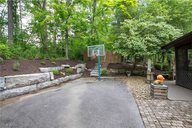 77 Carr Road, Hinckley, OH 44233